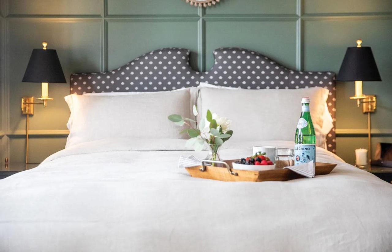 Carlotta - 30 Day Requirement * Los Angeles